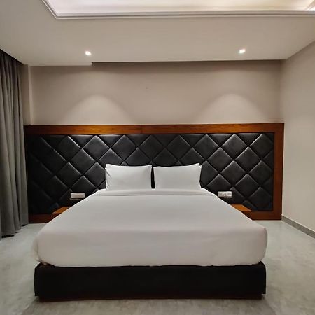 Hotel Parth Una  Buitenkant foto