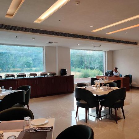 Hotel Parth Una  Buitenkant foto