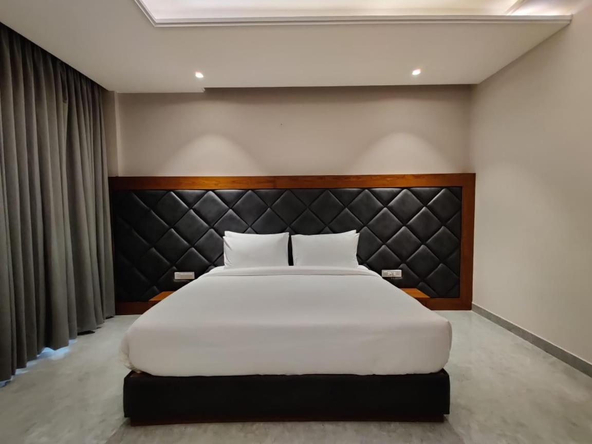 Hotel Parth Una  Buitenkant foto