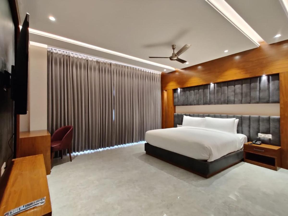 Hotel Parth Una  Buitenkant foto